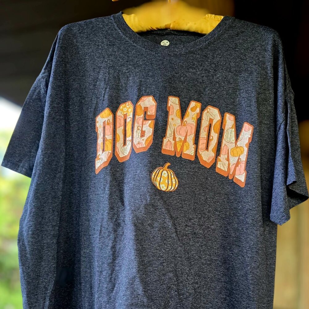 Welovedoggos.com Tee